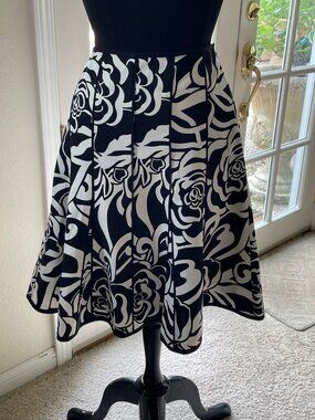 Vintage Ann Taylor Black & White Abstract Floral Flared Circle Lined Skirt